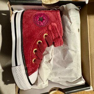 BNWT Infant Converse Berry Size 3
